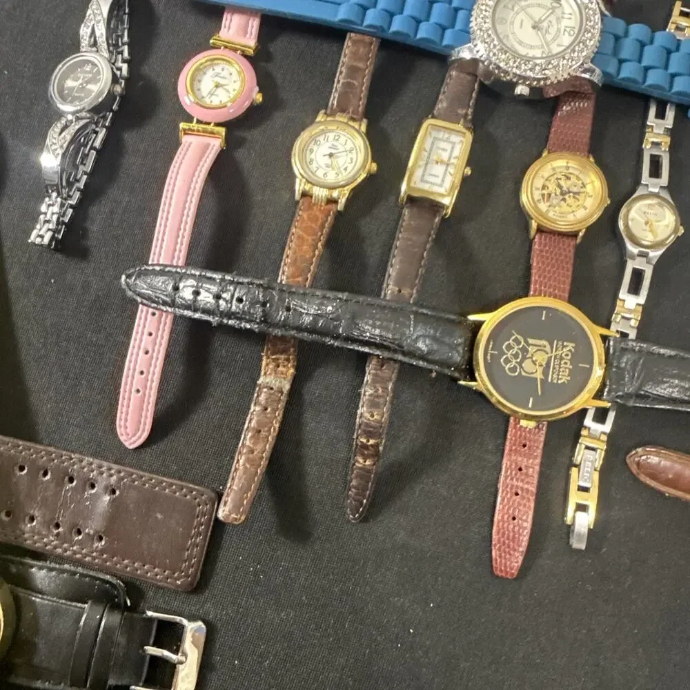 (A10) Bulk Lot 25 Watches Vintage And Modern New Batteries Fossil/Relic/Timex